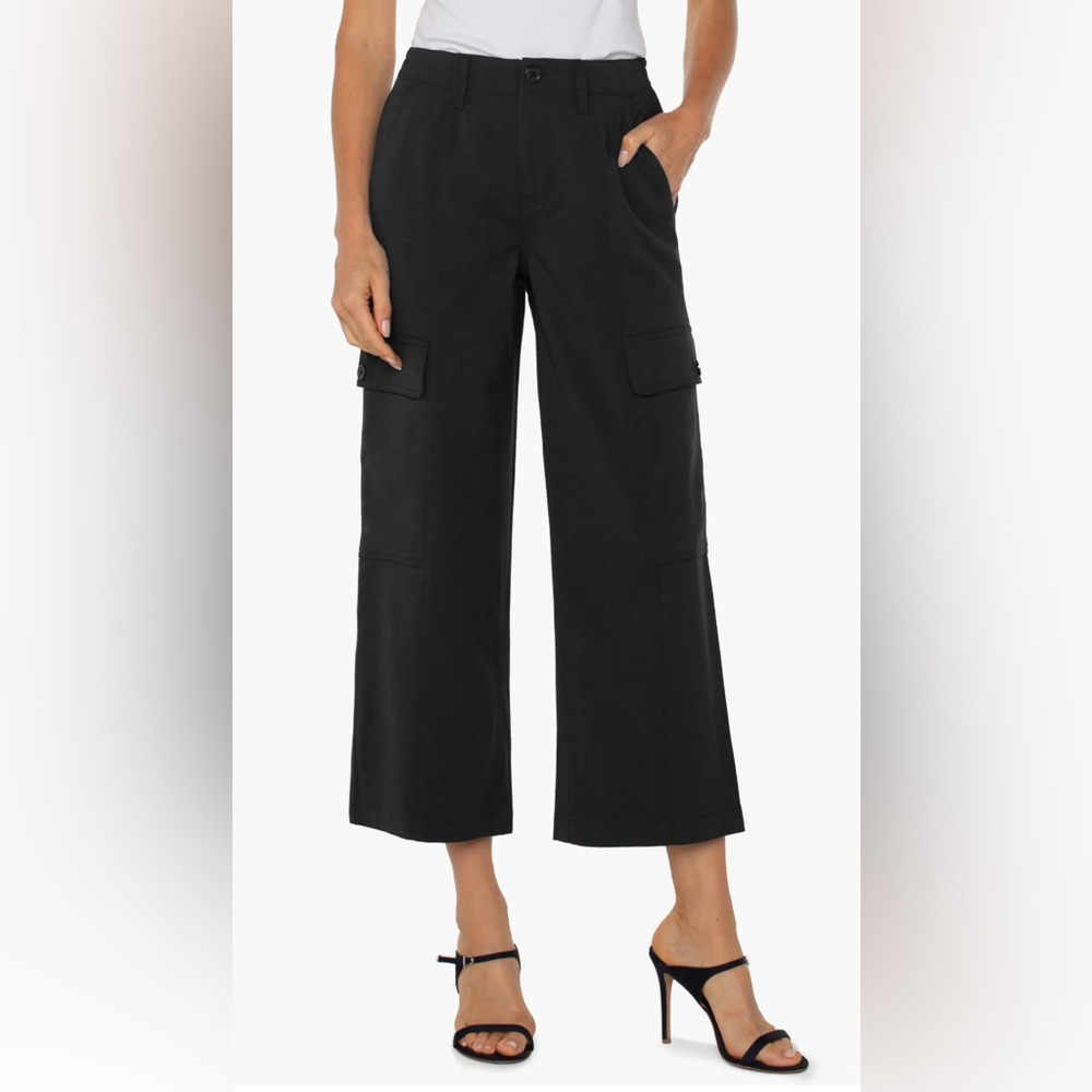 NWOT Liverpool High Waist Crop Wide Leg Black Cargo Pants -Sz 4